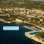 Marija In Perfect Location Split